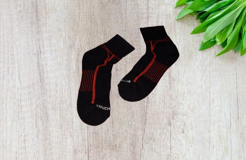 High Ankle Socks - Red Line Black