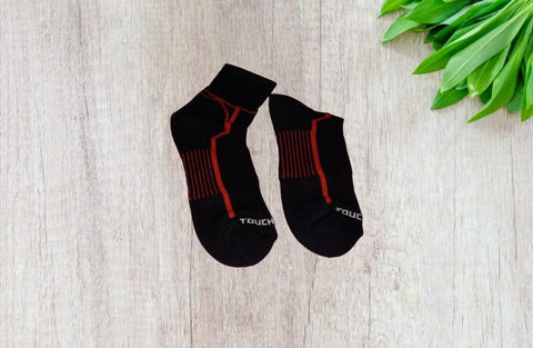 High Ankle Socks - Red Line Black