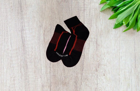 High Ankle Socks - Red Line Black